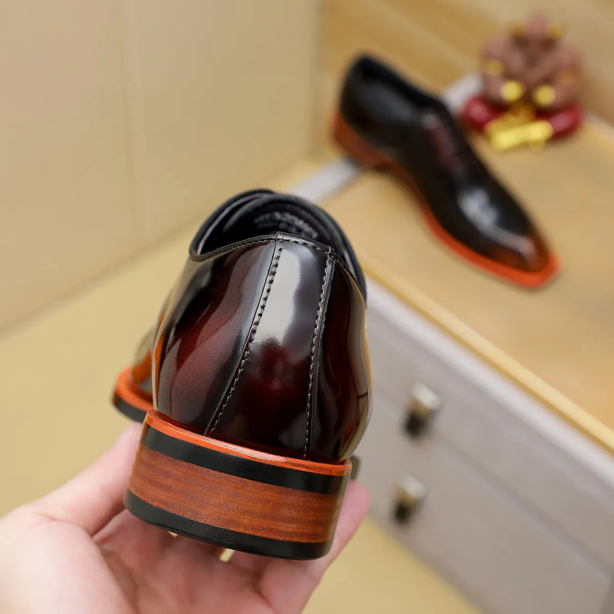 Men's shoes 💰620 💰 Louis Vuitton LV ® Autumn and Winter 🆕 models 🔛Full shoe counter First layer cowhide, 🐂leather lined casual shoes for men, super soft outsole, essential for driving. Counter synchronized original first layer cowhide completely 1:1 mold customization 🌹Top version, 2 colors available! Number: 38-45 (37.46. Customized)